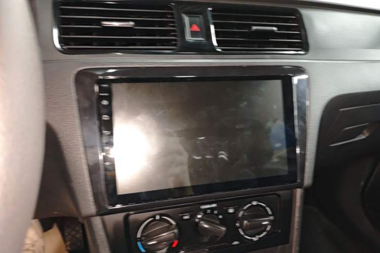 Used Volkswagen Santana 2015 1.6L Automatic Fashion Edition
