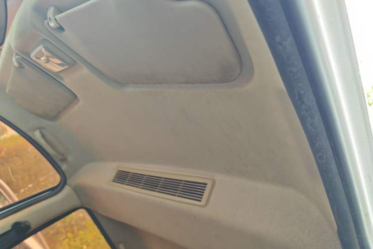 Used Dongfeng Fengon 330 2019 1.5L 330S Manual Comfort Version China VI Standard Headliner