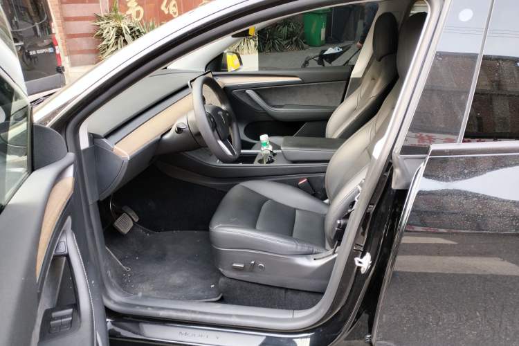 Used Tesla Model Y 2021 Long-Range All-Wheel-Drive Version 3D7 Driver Seat