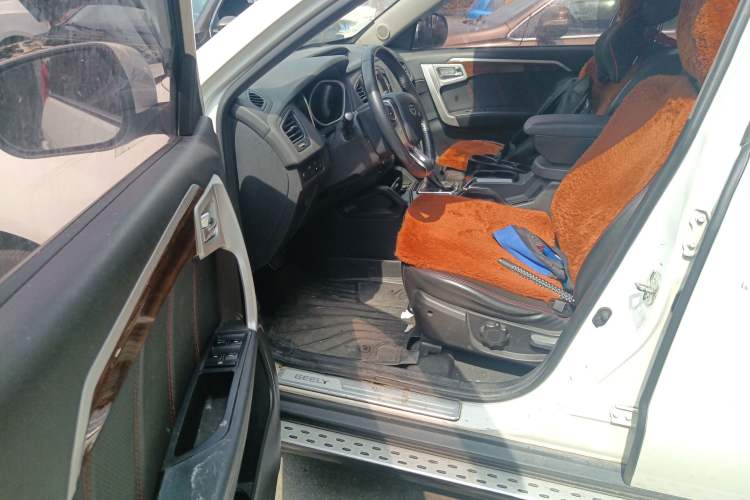 Used Geely Auto GX7 2015 Sports Edition 2.0L Automatic Luxury Upgrade Version China V Standard