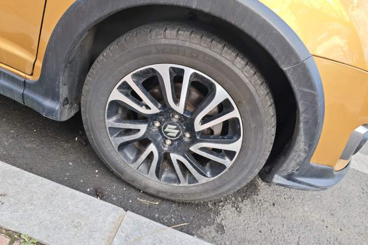 Used Suzuki Swift 2015 1.5L Manual Limited Edition Right Front Wheel Hub