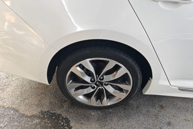 Used Kia K5 2014 2.0L Automatic LUXURY Right Rear Wheel Hub