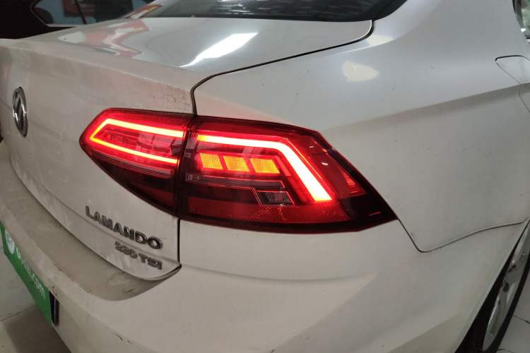 Used Volkswagen Lamando 2019 230TSI DSG Fashion Edition China V Standard Right Rear Taillight