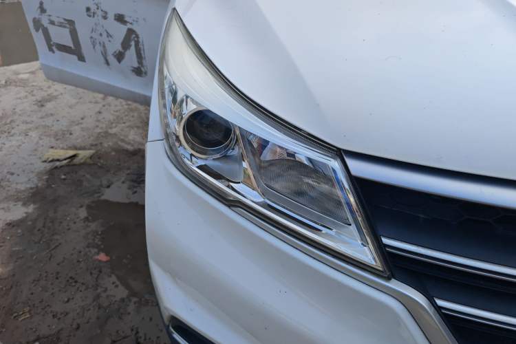 Used Baojun 730 2019 1.5T CVT Fashion Model 7 Seats China VI Emission Standard
