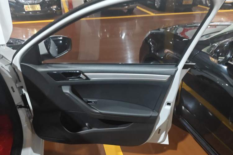 Used Jetta VA3 2019 1.5L Automatic Enjoyment Edition Right Front Door Interior