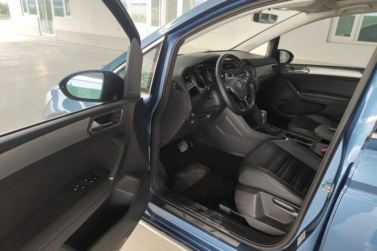 Used Volkswagen Touran 2018 Volkswagen Touran L 280TSI DSG Boundary Edition 7 Seats China VI Standard
