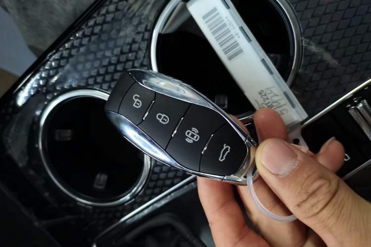 Used Hongqi HS3 PHEV 2025 Model 117km Jingwei Edition Vehicle Key