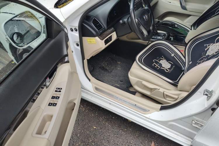 Used CHANGAN Raeton 2014 1.8T Automatic Elite Anniversary Edition China IV Standard