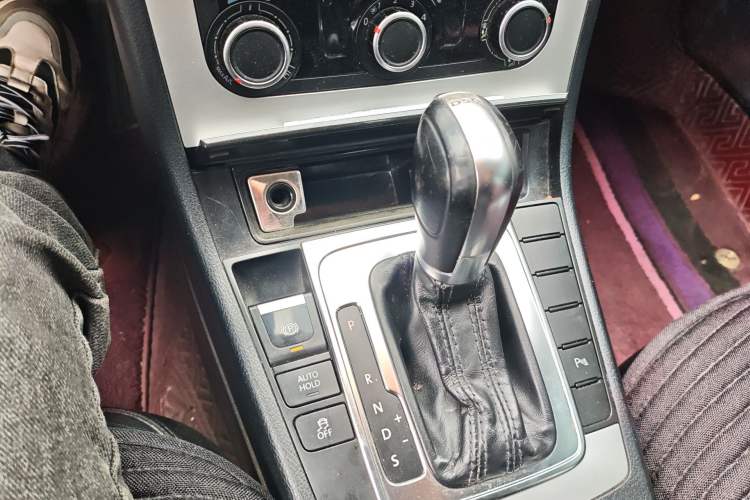 Used Volkswagen Magotan 2012 Revised Version 1.8TSI Leading Edition Gear Lever