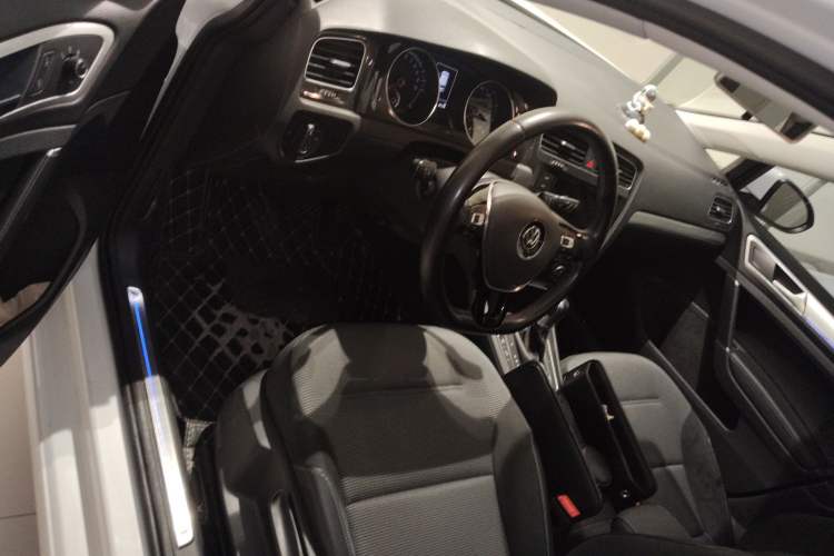 Used Volkswagen Golf Pure Electric 2020 Chari Driver Seat