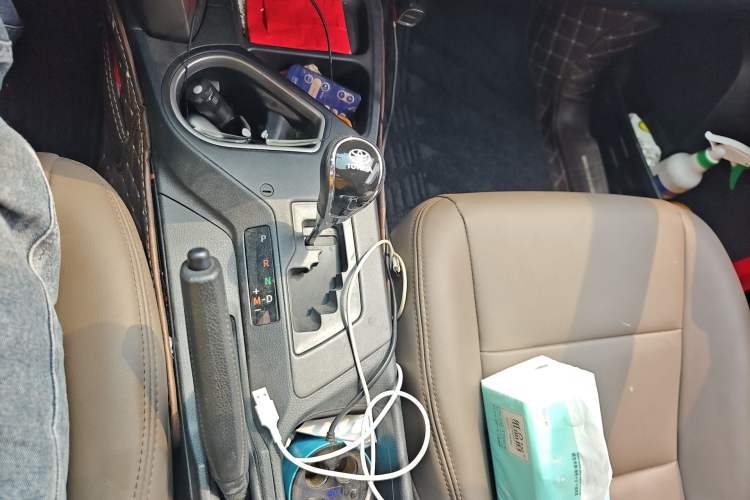 Used Toyota RAV4 2016 2.0L CVT Two-Wheel Drive Urban Edition China V Standard Gear Lever