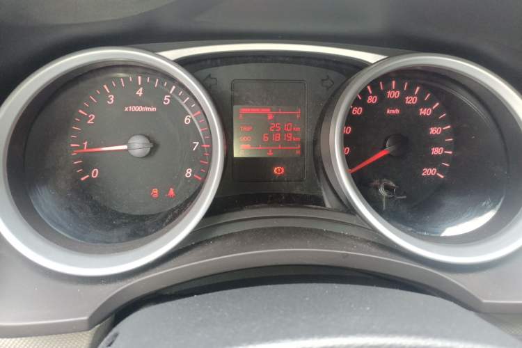 Used Wuling Hongguang 2019 1.5L S Standard Version China VI LAR Odometer Close Up