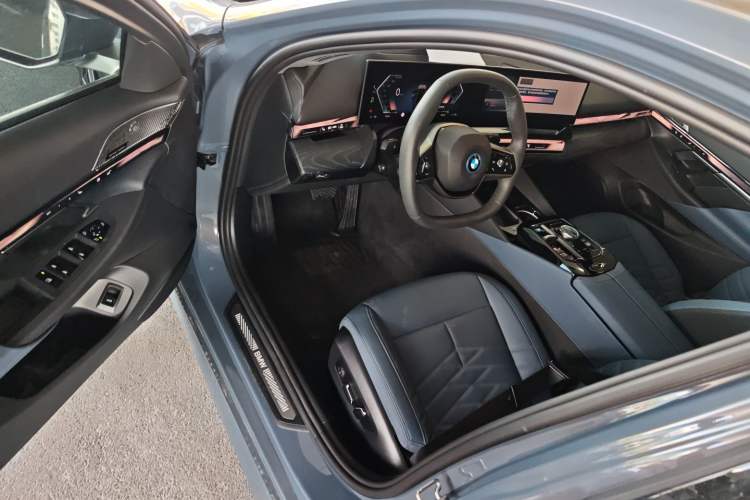 Used BMW i5 2025 eDrive 40L Luxury Package
