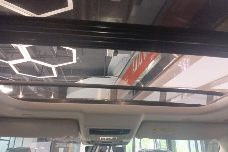 Used Land Rover Discovery 2021 360 PS R-Dynamic SE Headliner