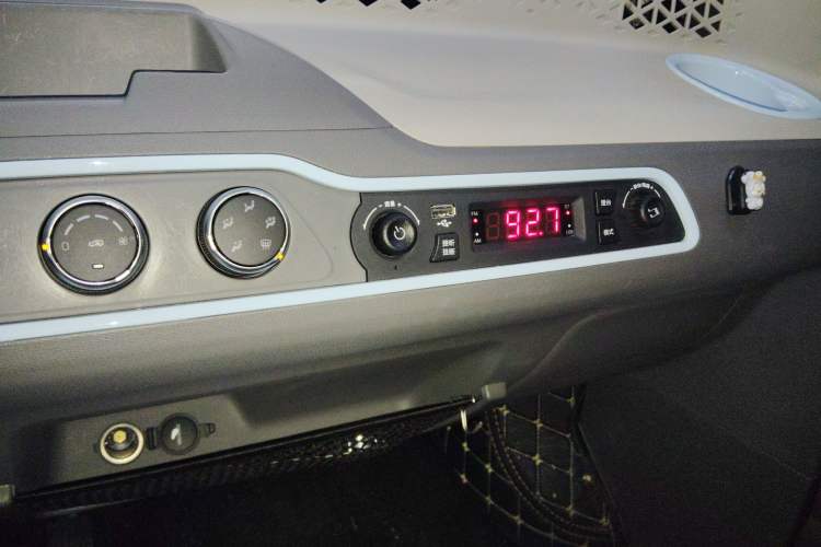 Used Dongfeng Fengon MINIEV 2022 Shishi Style Luxury Version Audio And AC Panel