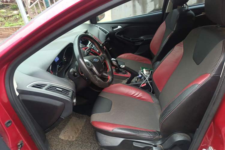 Used Ford Focus 2012 Hatchback 2.0L Automatic Luxury Sport Model
