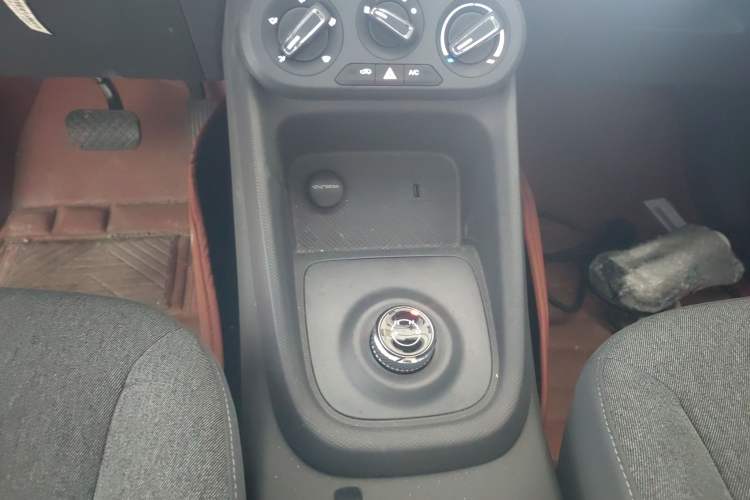 Used Wuling Hongguang New Energy 2024 All-Electric Model 300KM Standard Version Gear Lever