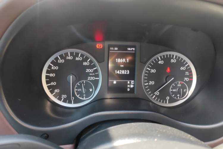 Used Mercedes-Benz Vito 2018 2.0T Elite Version 7 Seats China VI Emission Standard