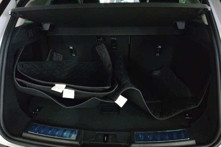 Used Land Rover Range Rover Evoque 2023 Aurora L 249 PS Luxury Edition
