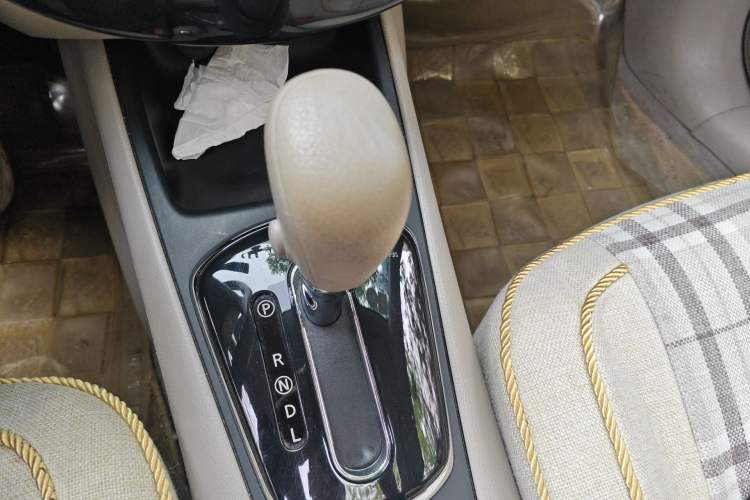 Used Nissan Tiida 2011 1.6L CVT Smart Version Gear Lever