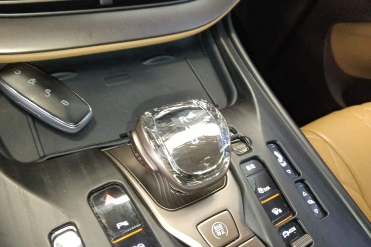 Used Denza D9 2022 DM-i 970 Four-Wheel Drive Flagship Model
