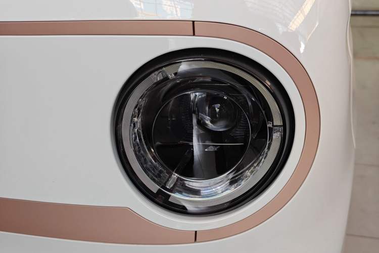 Used Geely Galaxy Panda 2024 Panda Mini 200km Endurance Bear Left Front Headlight