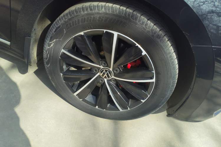 Used Volkswagen Passat 2020 Facelift 330TSI Elite Edition China VI Standard Right Front Wheel Hub