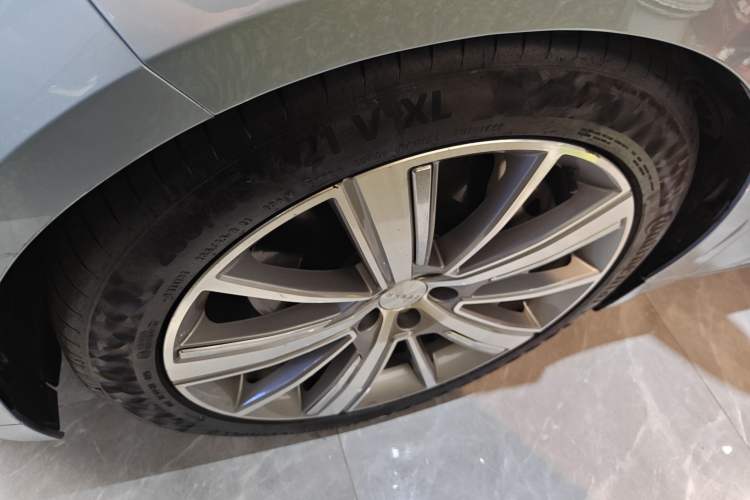 Used Zeekr 001 2022 Ultra-Long Range Dual-Motor YOU Version Left Front Wheel Hub