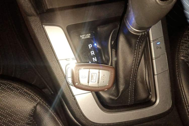 Used Hyundai Elantra (6th Generation / Lingdong) 2016 1.6L Automatic ZhiXuan · Luxury Version Interior 1