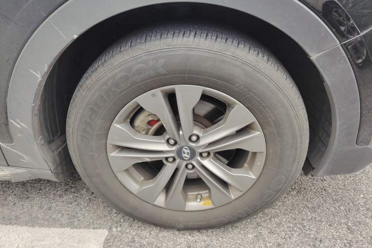 Used Hyundai Santa Fe 2015 2.4L Automatic Two-Wheel Drive Smart Version 5 Seats
