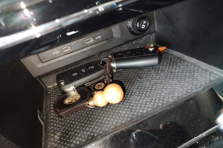 Used Volkswagen Tharu 2022 280TSI Two-Wheel-Drive Luxury Edition Center Console