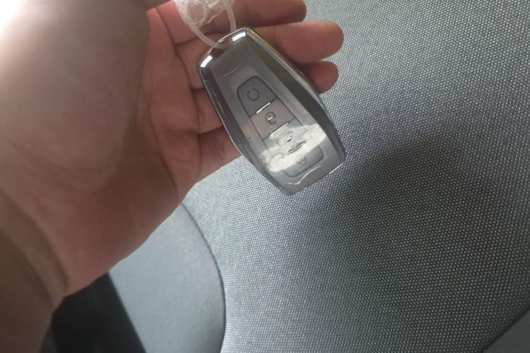 Used Farizon Super VAN 2025 Model, Zhifu Edition, Mid-axle High-roof, 68 kWh, Zhixin Vehicle Key