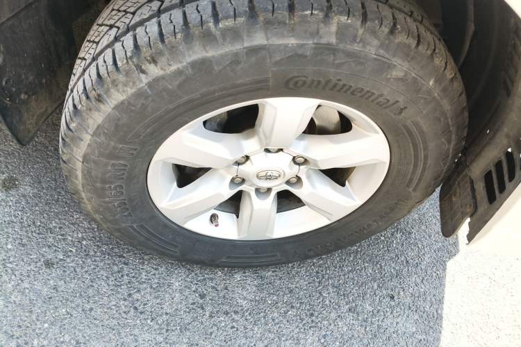 Used Toyota Prado 2016 2.7L Automatic Standard Edition Right Front Wheel Hub