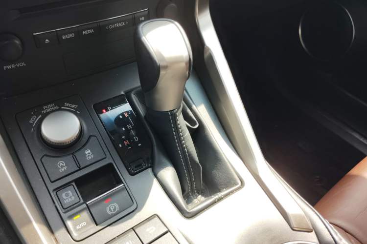 Used Lexus NX 2015 200 Front-Wheel Drive X-Trail SE Edition Gear Lever