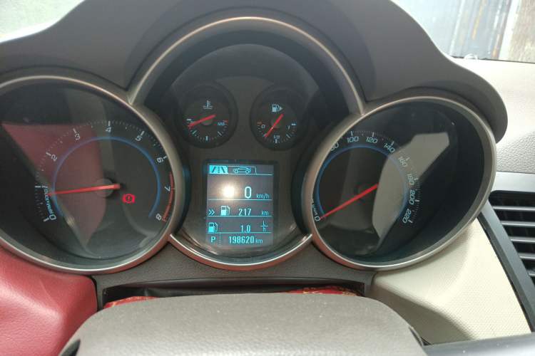 Used Chevrolet Cruze 2015 1.5L Classic SE AT Instrument Cluster