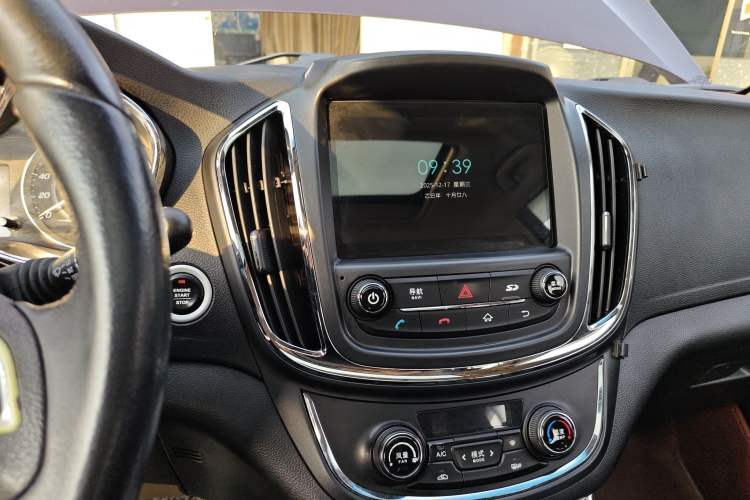 Used Baojun 560 2015 1.8L manual luxury version