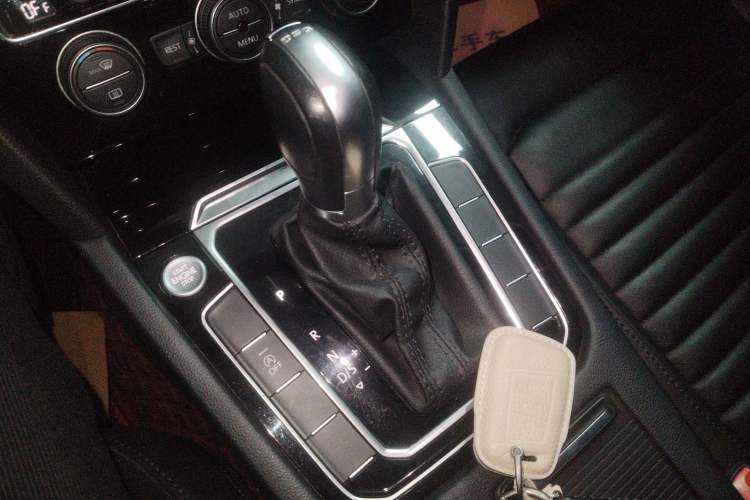 Used Volkswagen Magotan 2019 330TSI DSG Luxury Model China V Standard Gear Lever