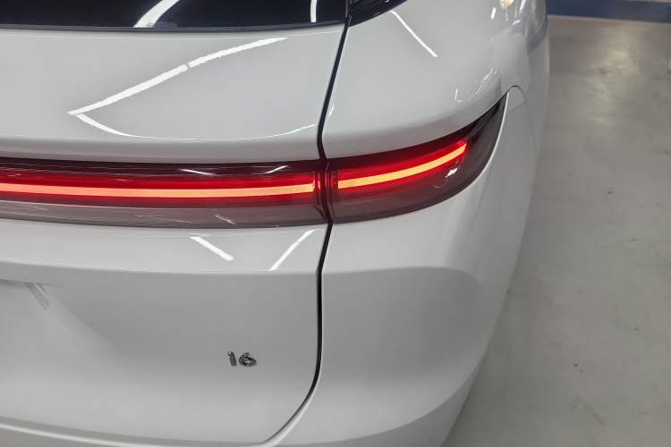 Used Li Auto i6 2025 Model Two-Wheel-Drive Standard Type Exterior 3