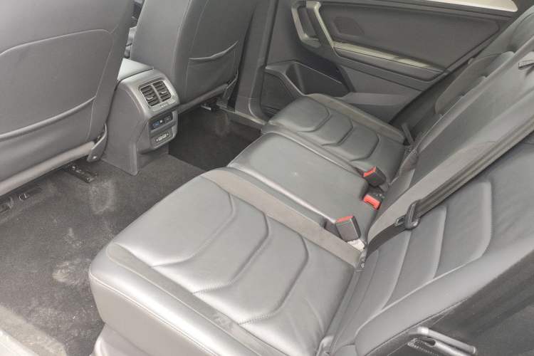 Used Volkswagen Tiguan L 2019 Revised 330TSI Automatic Two-Wheel Drive Smart & Luxury Edition China VI Standard Left Rear Seat