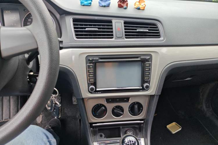 Used Volkswagen Lavida 2013 Restyled Classic 1.6L Manual Comfort Edition