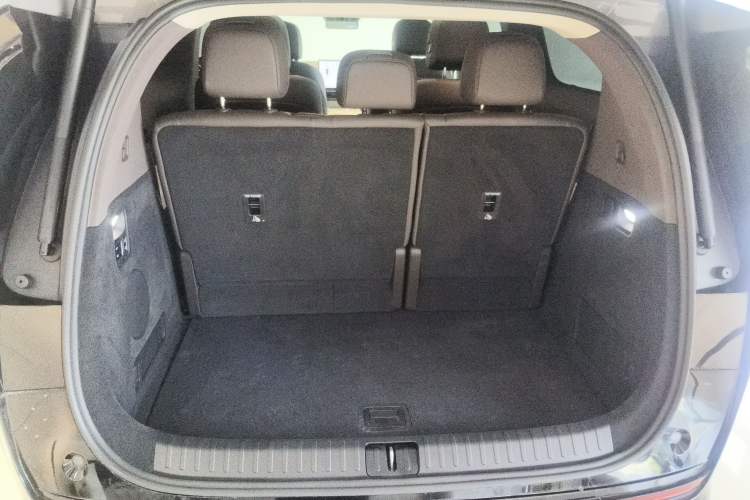 Used Li Auto MEGA 2024 Ultra Model
