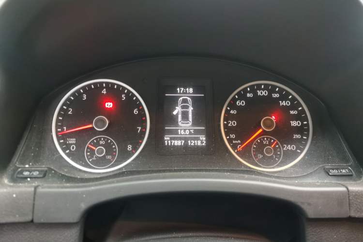 Used Volkswagen Tiguan 2015 1.8TSI Manual Two-Wheel-Drive Limited Edition Instrument Cluster