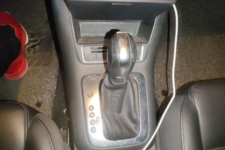 Used Volkswagen Tiguan 2015 1.8TSI Automatic Two-Wheel Drive Comfort Edition Gear Lever