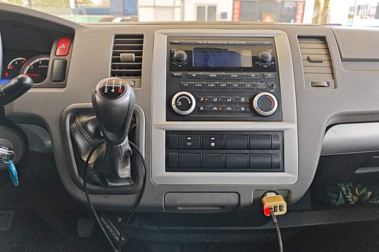 Used Foton Scenic G7 2016 2.0L Commercial Edition Long Wheelbase High-Roof 4Q20M Audio And AC Panel