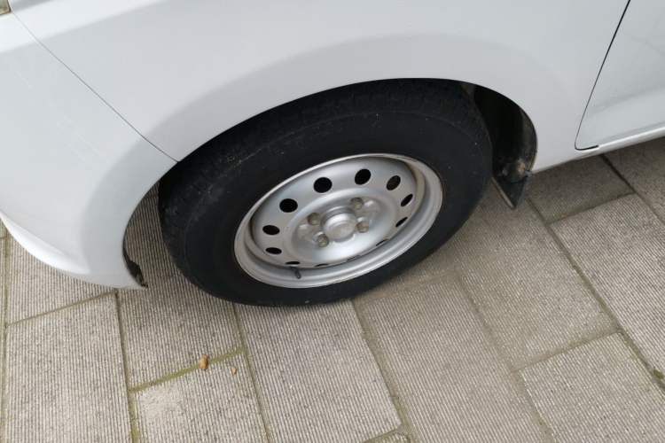 Used Wuling Rongguang V 2015 1.5L Base Version Left Front Wheel Hub