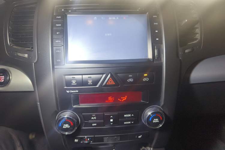 Used Kia Sorento 2012 2.4L Gasoline Luxury Edition Audio And AC Panel