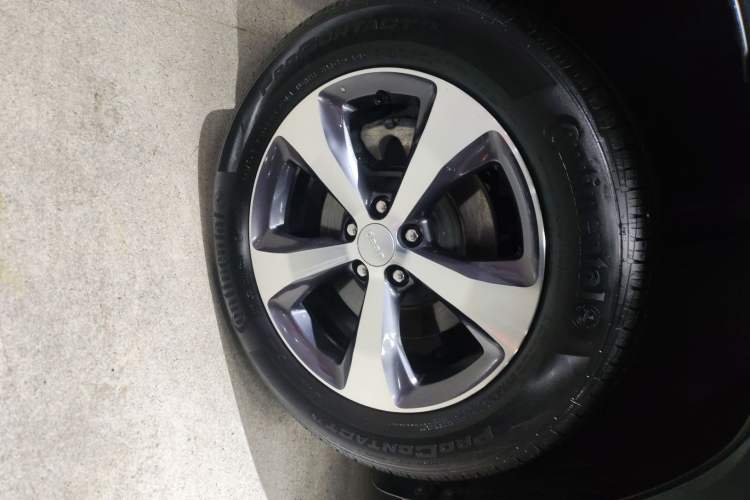 Used Jeep Cherokee 2020 2.0T Four-Wheel Drive Elite Edition Right Rear Wheel Hub