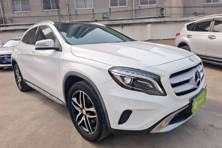 Used Mercedes-Benz GLA 2016 GLA 200 Fashion Model Front Right 45 Deg