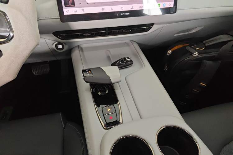 Used CHANGAN UNI-Z New Energy 2024 Blue Whale Smart Electric iDD 125km Excellence Model
