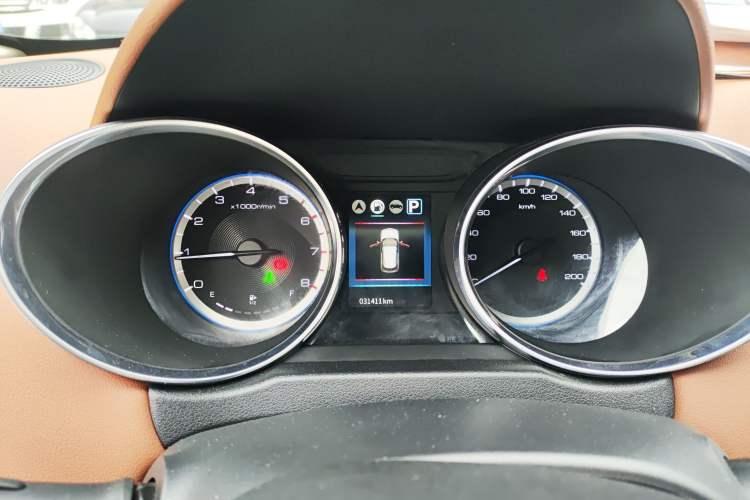 Used Dongfeng Aeolus AX4 2017 1.6L DCT Trendy Style
